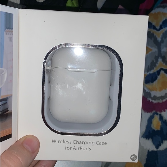 ( SOLD ) Wireless AirPod charging case - Picture 2 of 2